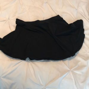 Women’s black No Boundaries skirt